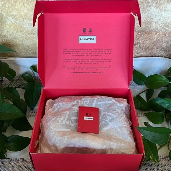 NEW Hunter Women’s Original Chelsea Waterproof Rubber Ankle Rain Boots, Size 7 - Picture 10 of 16